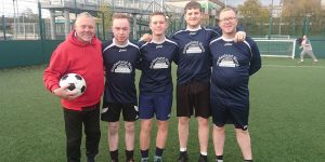 Muers fires in four and bites off a thumb to make it five.